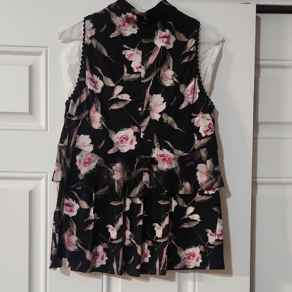 White House Black Market Black and Pink Floral Top - Picture 6 of 8